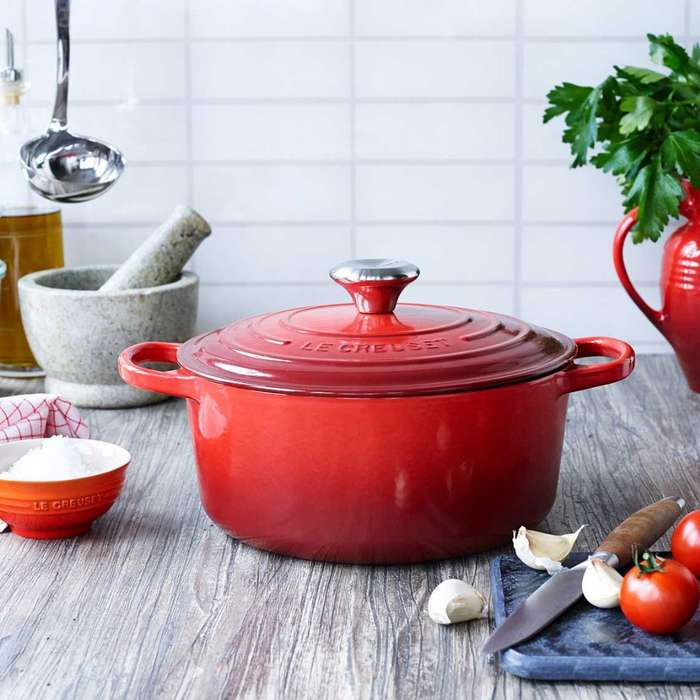 22cm Round Cast Iron Casserole/3.3 litres/Serves 3-4