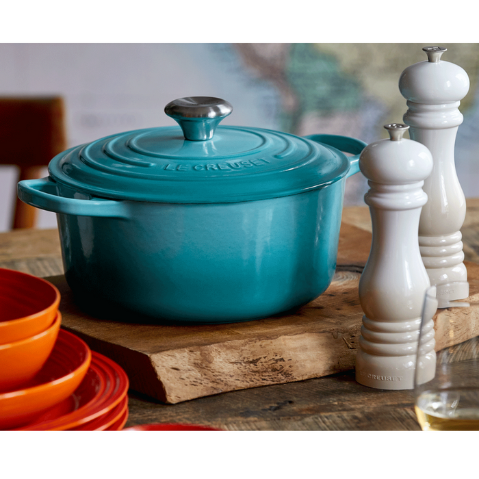 26cm Round Cast Iron Casserole/5.3 litres/Serves 5-6 people