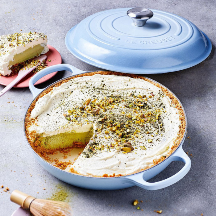 26cm Shallow Cast Iron Casserole/2.2 litres/Serves 2 people