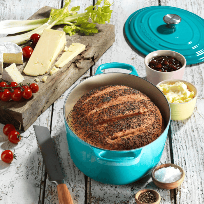 27cm Oval Cast Iron Casserole/4.1 litres/Serves 4-6