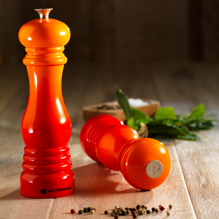 Classic Pepper Mill or Grinder/21cm Tall