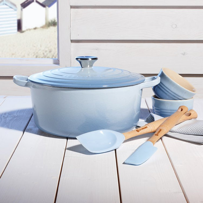 26cm Round Cast Iron Casserole/5.3 litres/Serves 5-6 people