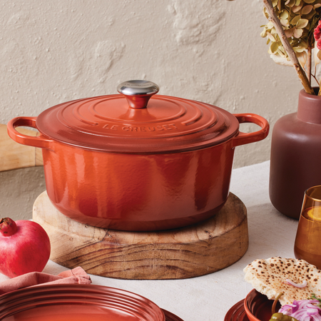24cm Round Cast Iron Casserole/4.2 litres/Serves 4-5 people