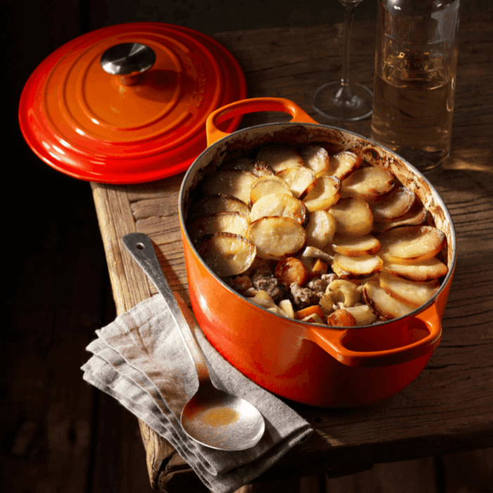 27cm Oval Cast Iron Casserole/4.1 litres/Serves 4-6