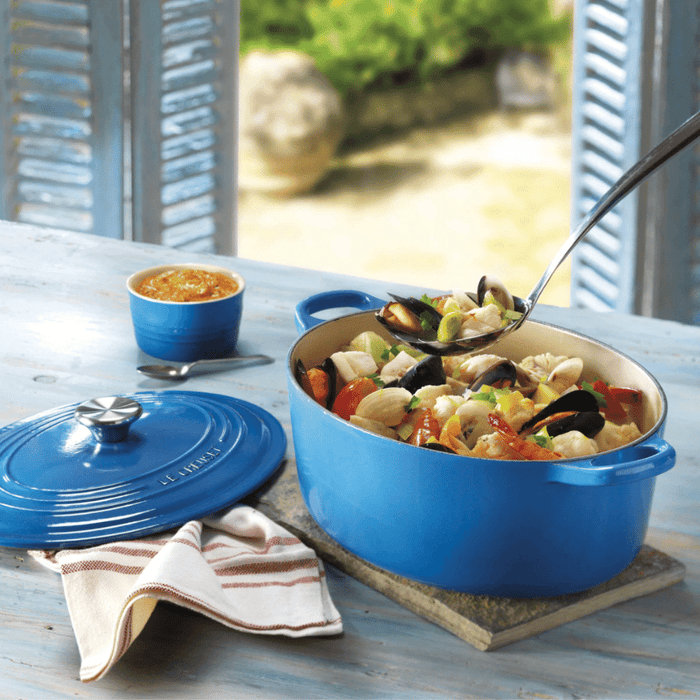 27cm Oval Cast Iron Casserole/4.1 litres/Serves 4-6