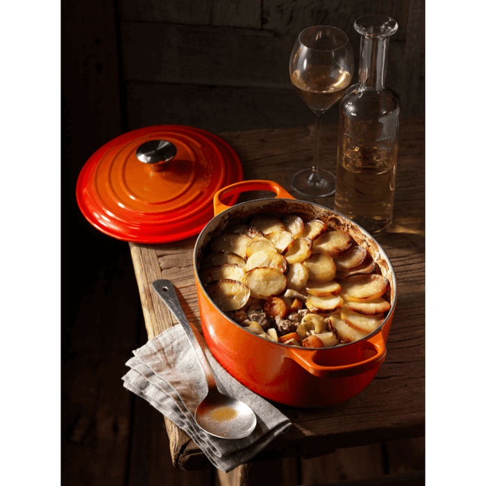 29cm Oval Cast Iron Casserole/4.7 litres/Serves 5-6