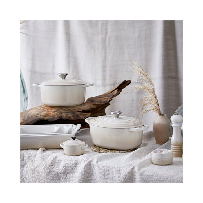 27cm Oval Cast Iron Casserole/4.1 litres/Serves 4-6