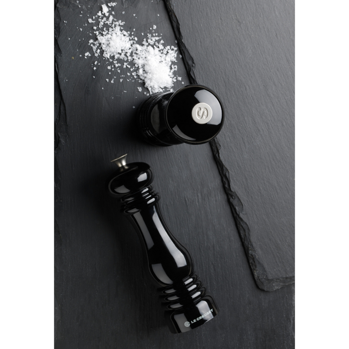 Classic Pepper Mill or Grinder/21cm Tall