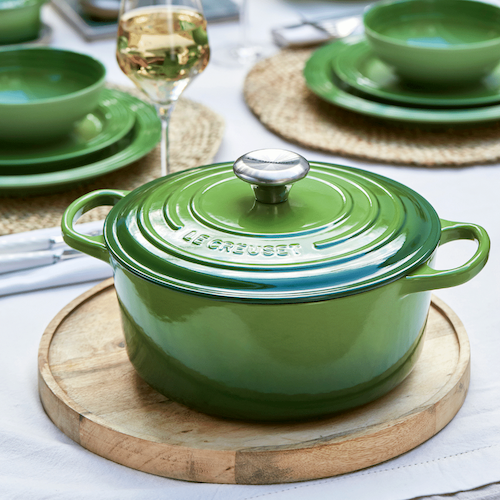 26cm Round Cast Iron Casserole/5.3 litres/Serves 5-6 people