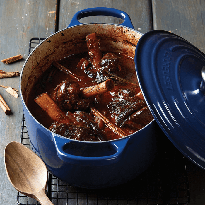 27cm Oval Cast Iron Casserole/4.1 litres/Serves 4-6